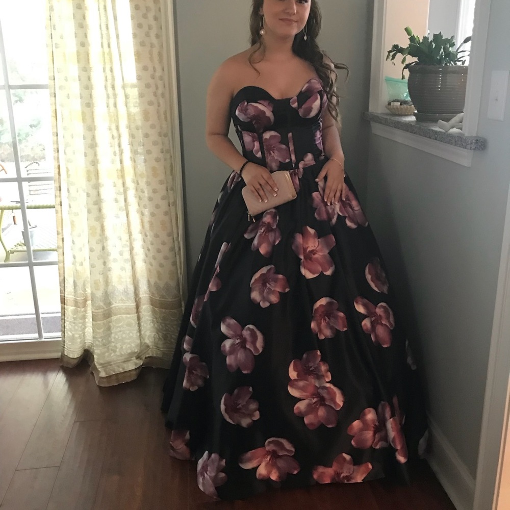 Satin sweetheart prom gown